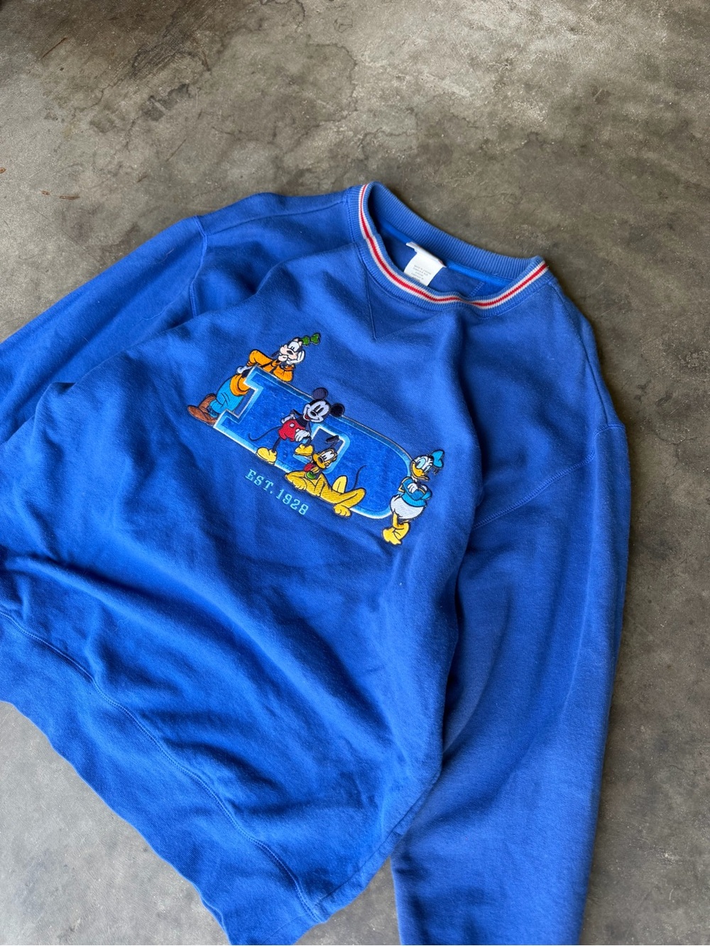 Vtg 90s Disney Mickey & Friends Embroidered Crewneck Pullover Sweatshirt Men’s M